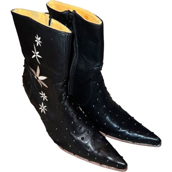 El Canelo lady’s black booties with cream flowers on side. - Picture 5 of 11